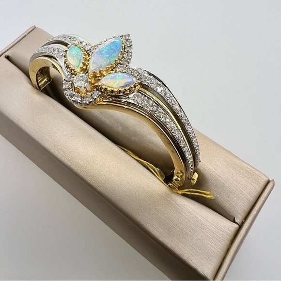 18k Yellow Gold Opal & Diamond Bangle Bracelet - Picture 5 of 8
